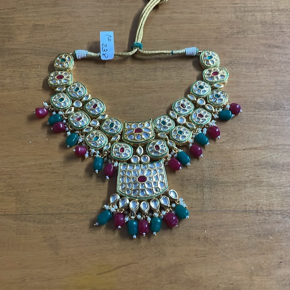 Elegant Kundan Choker Necklace with Earrings/ Wedding Choker Set - Picture 5 of 7